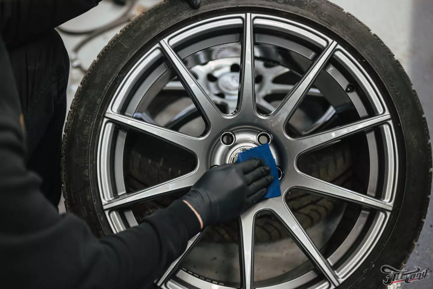 Техническое обслуживание Ford Mustang, установка усиленной тормозной системы, окрас и керамика дисков